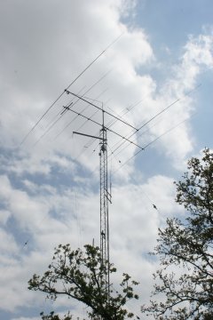 Photo of 
      NA4M tower, March, 2006